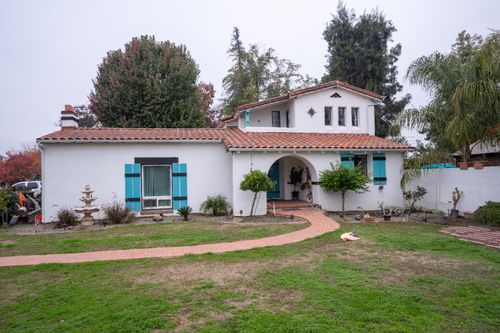 2002 Merced St, Selma, CA, 93662-3018 | Card Image