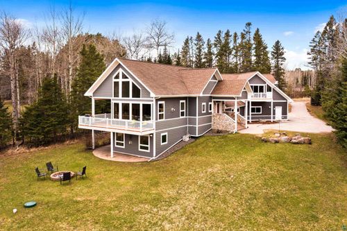 878 Old North Shore Rd, Two Harbors, MN, 55616 | Card Image