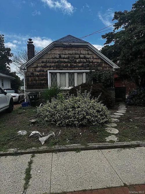 37 Marino Ave, Port Washington, NY, 11050-4207 | Card Image