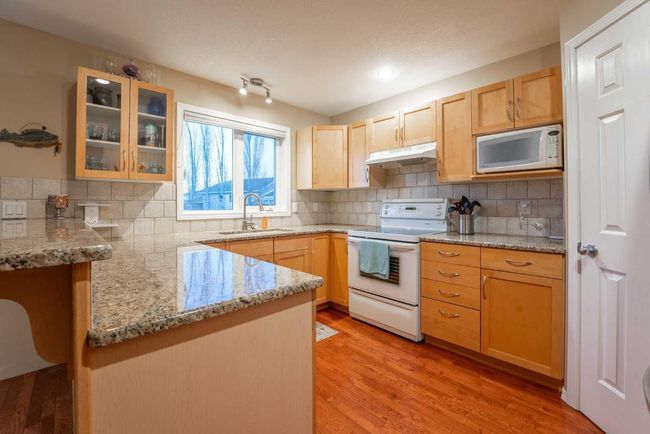 19 Fairmont Gate S, House other with 3 bedrooms, 4 bathrooms and 4 parking in Lethbridge AB | Image 8