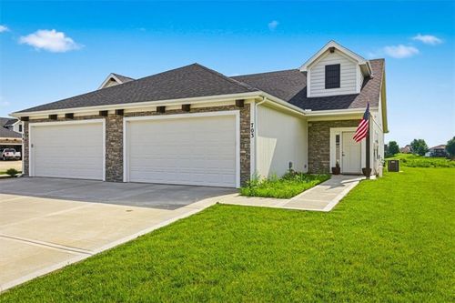 703 Ridge Dr, Smithville, MO, 64089-8328 | Card Image