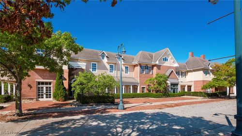 5825 Raiders Rd, Frazeysburg, OH, 43822-9733 | Card Image