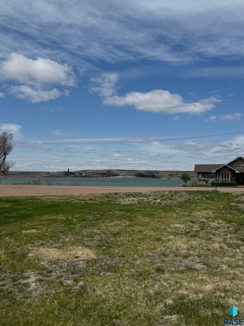 407 S River St Street, Chamberlain, SD, 57325 | Card Image