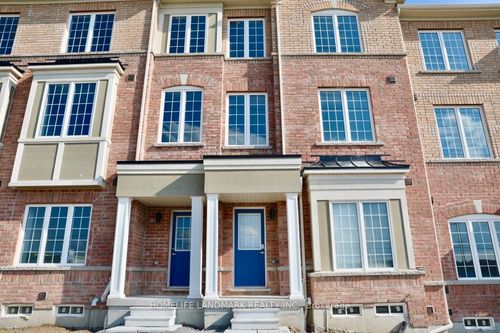 245 Harding Park St, Newmarket, ON, L3Y0E1 | Card Image