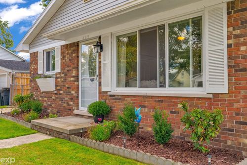 809 Brown St, Marine City, MI, 48039-1742 | Card Image
