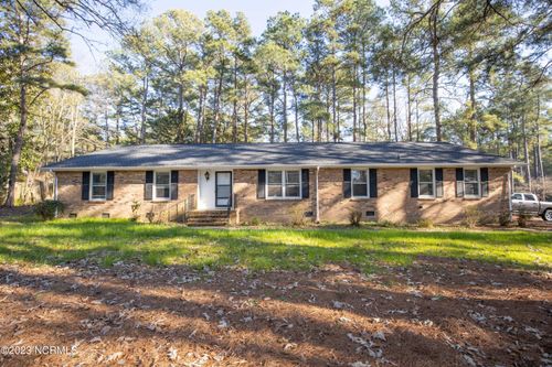 901 Glendale Dr, Aberdeen, NC, 28315-3912 | Card Image