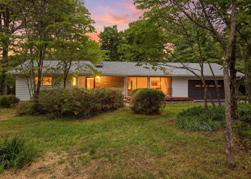 104 Pinehurst Ln, Signal Mountain, TN, 37377-1853 | Card Image