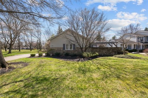 6656 Woodhawk Dr, Mayfield Heights, OH, 44124-4155 | Card Image