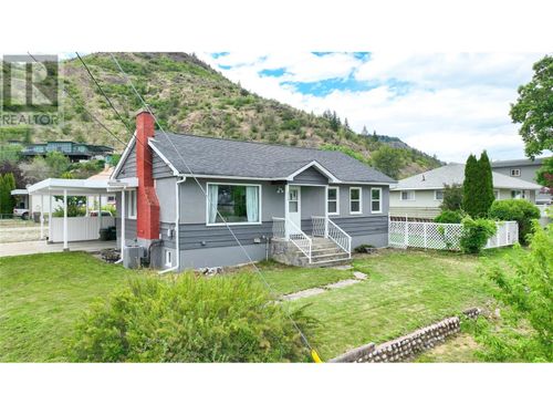 210 9th Ave, Montrose, BC, V0G1P0 | Card Image
