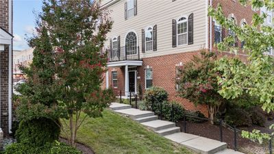 Steps/railing to door on side | Image 1