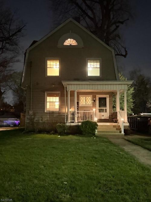 28 W Union Ave, Bound Brook, NJ, 08805-1716 | Card Image