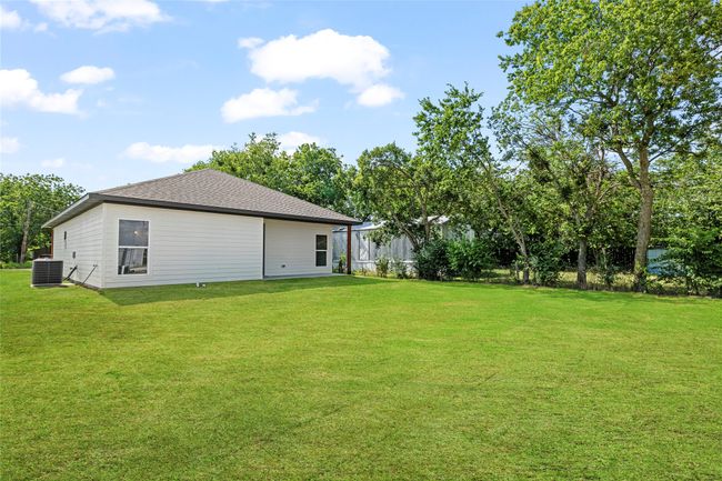 Large backyard | Image 23