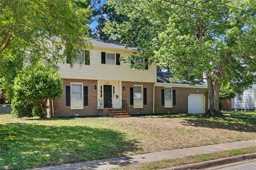 212 Watkins Dr, Hampton, VA, 23669-3657 | Card Image