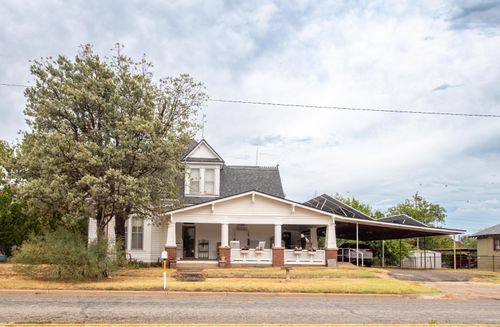 404 N Broadway St, Ballinger, TX, 76821-4808 | Card Image