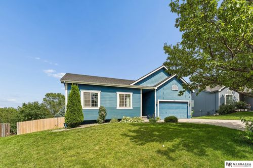 1507 Ridgeview Dr, Papillion, NE, 68046-4272 | Card Image