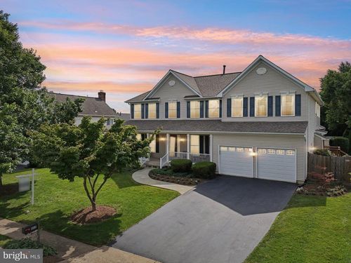 805 Valley Springs Dr, Purcellville, VA, 20132-3433 | Card Image