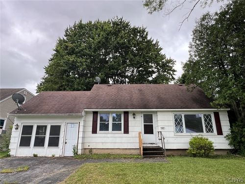 102 S Manor Dr, East Syracuse, NY, 13057-9568 | Card Image
