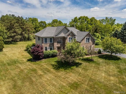 1976 Scenic Dr, Milford, MI, 48380-2029 | Card Image