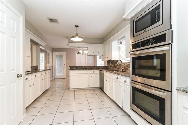 488 Stephen F Austin Dr, House other with 4 bedrooms, 3 bathrooms and 2 parking in Conroe TX | Image 9