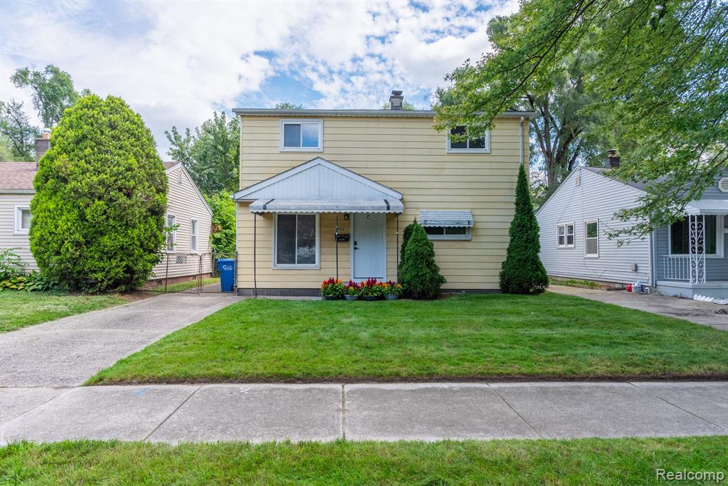 21152 Audrey Avenue, For Sale in Warren Zoocasa