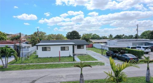 1014 W 66th St, Hialeah, FL, 33012-6471 | Card Image