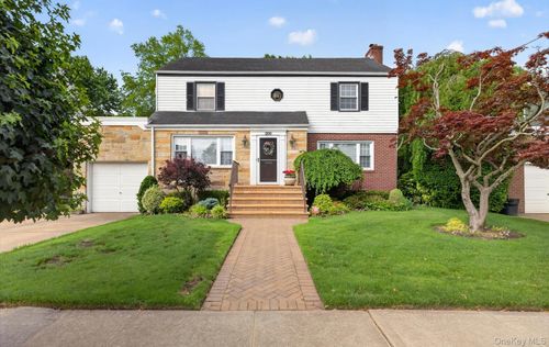 200 Canterbury Gate, Lynbrook, NY, 11563-2929 | Card Image