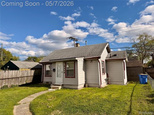 8308 Continental Ave, Warren, MI, 48089-1663 | Card Image