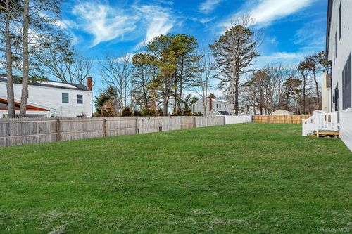 458 Harrison Ave, Miller Place, NY, 11764-3700 | Card Image