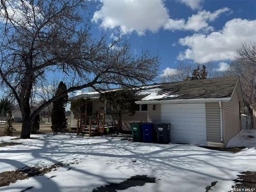 453 Vancouver Ave S, Saskatoon, SK, S7M3N3 | Card Image