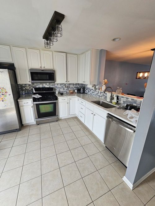 621-621 Lincoln Station Dr, Oswego, IL, 60543-8139 | Card Image