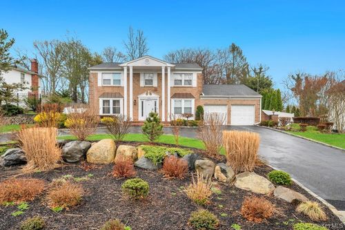 109 Virginia Ave, Lake Grove, NY, 11755-2824 | Card Image