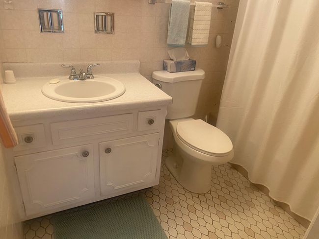 APT-7C - 5300 Walnut Ave, Condo with 2 bedrooms, 1 bathrooms and 3 parking in Downers Grove IL | Image 8