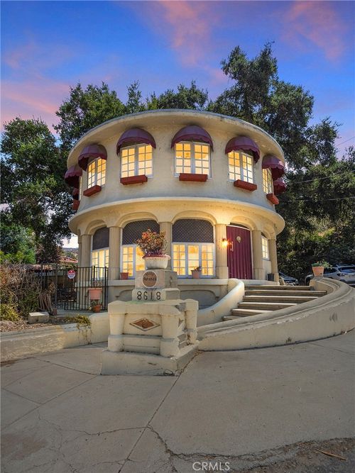 8618 La Tuna Canyon Rd, Sun Valley, CA, 91352-2212 | Card Image