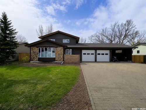 528 Dieppe Dr, Weyburn, SK, S4H2Y2 | Card Image