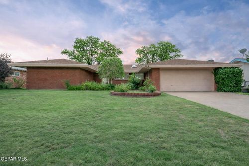 404 Butte Cir, El Paso, TX, 79902-1329 | Card Image