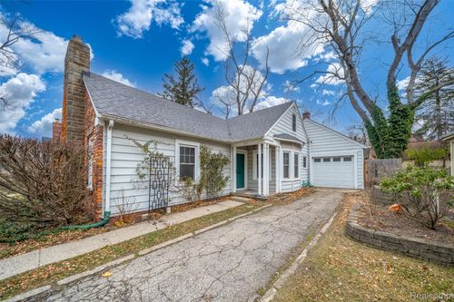 211 Navajo Ave, Pontiac, MI, 48341-2031 | Card Image