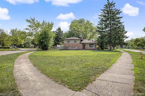 30633 Gladys Ave, Westland, MI, 48185-1721 | Card Image