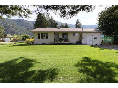 510 Carson Rd, House other with 3 bedrooms, 2 bathrooms and null parking in Grand Forks BC | Image 3