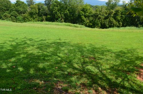 15 Golf Villa Dr, Greeneville, TN, 37743 | Card Image