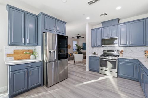 3017 Village Park Dr, Roseville, CA, 95747-8924 | Card Image