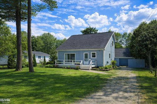 919 Smith St, Algonac, MI, 48001-1216 | Card Image