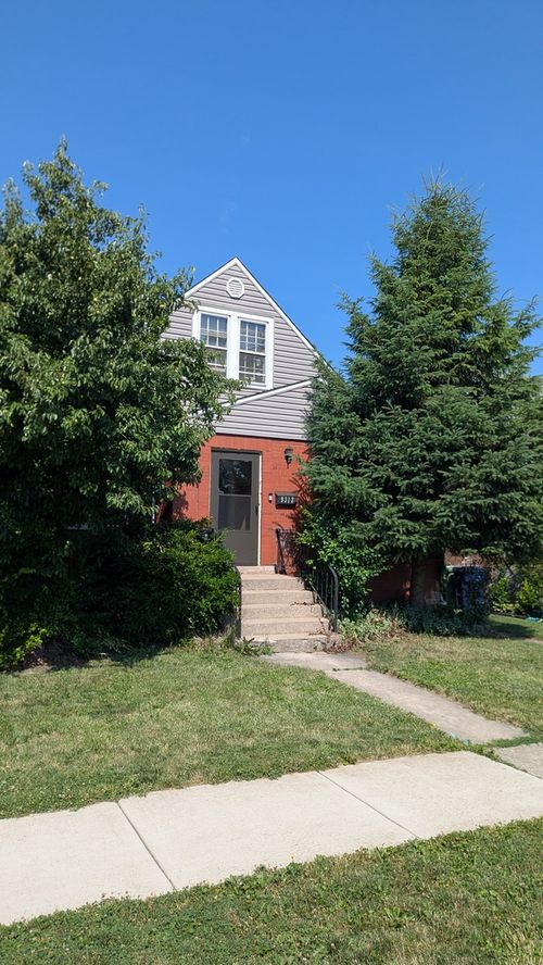 9312 S Francisco Ave, Evergreen Park, IL, 60805-2530 | Card Image