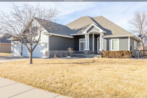 489 Bluestem Trl, Dakota Dunes, SD, 57049-5231 | Card Image