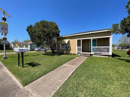 302 N Avenue B, Freeport, TX, 77541-4253 | Card Image