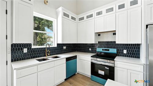 265 School Ave, New Braunfels, TX, 78130-6768 | Card Image