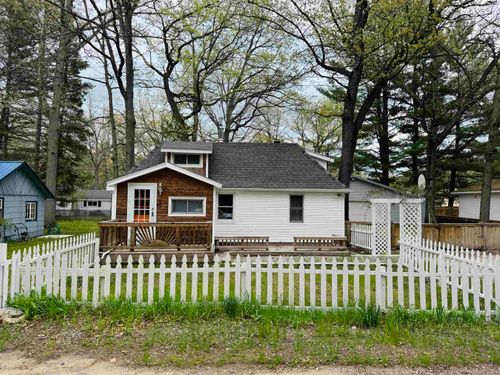 605 Cedar Ave, Prudenville, MI, 48651-9622 | Card Image