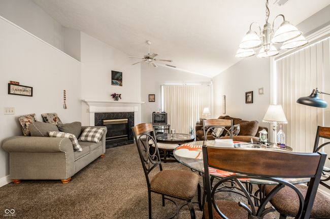 dining area | Image 10
