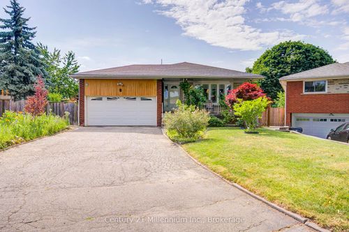9 Thane Crt, North York, ON, M2J4B6 | Card Image