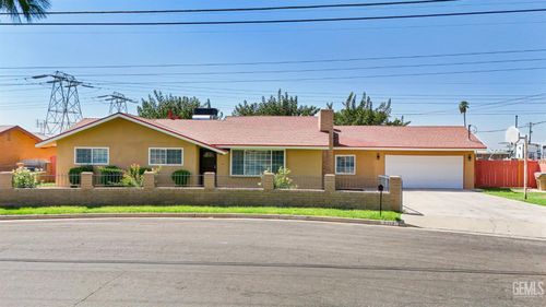 9712 San Emidio St, Lamont, CA, 93241-1224 | Card Image
