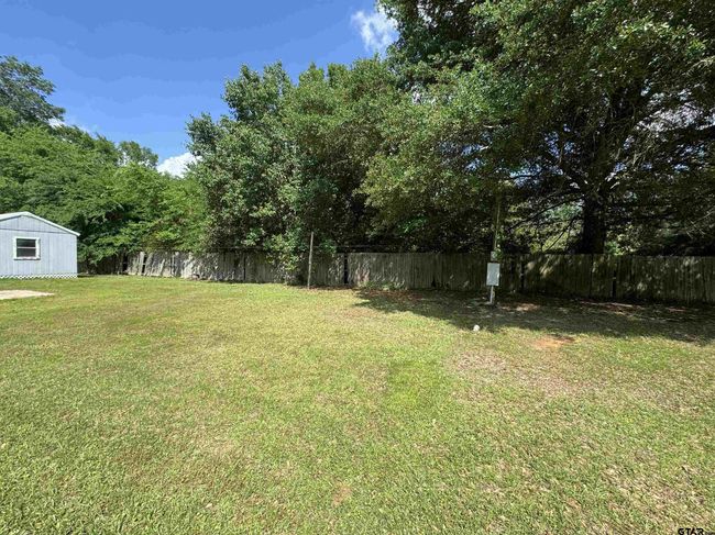 22001 County Road 2321, House other with 3 bedrooms, 2 bathrooms and null parking in Arp TX | Image 6